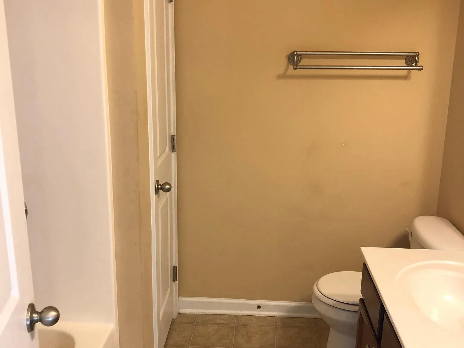 3 bed, 2.5 bath, 2600 sqft, $2,600 — Photo 4