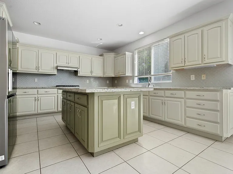 991 Zephyr Ln — Photo 22