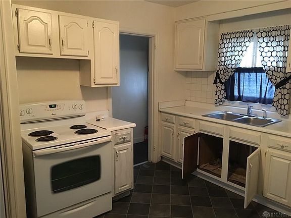3rd image of 440 Leland Ave