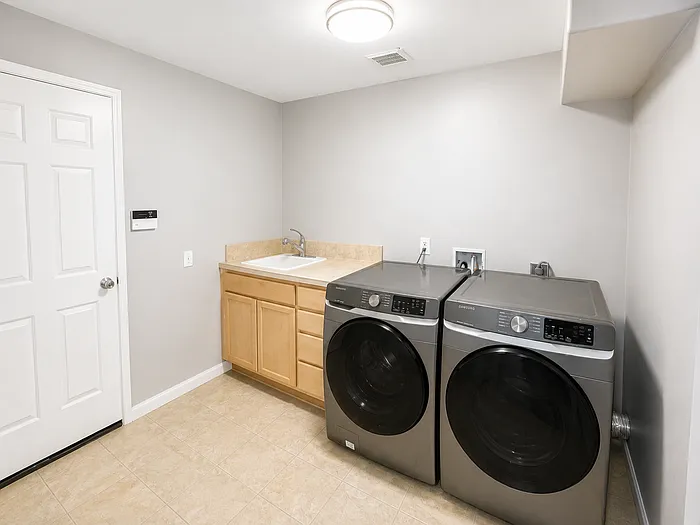 2921 E St #2 — Photo 17