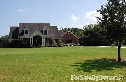 Street view
						:
						Large front yard with plenty of room to play