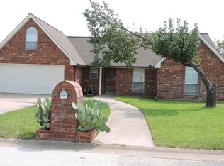 305 Willow Rd, Aubrey, TX 76227