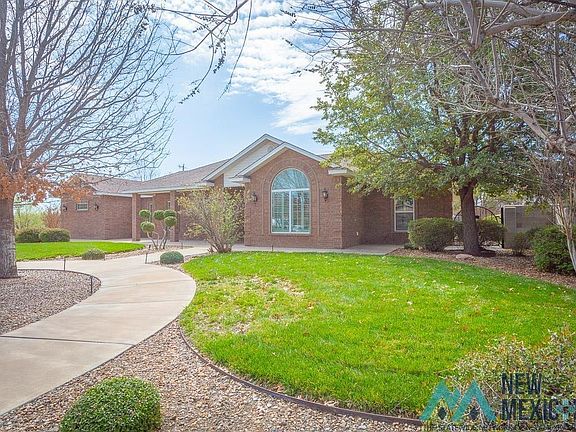 3rd image of 701 W Monterrey Way