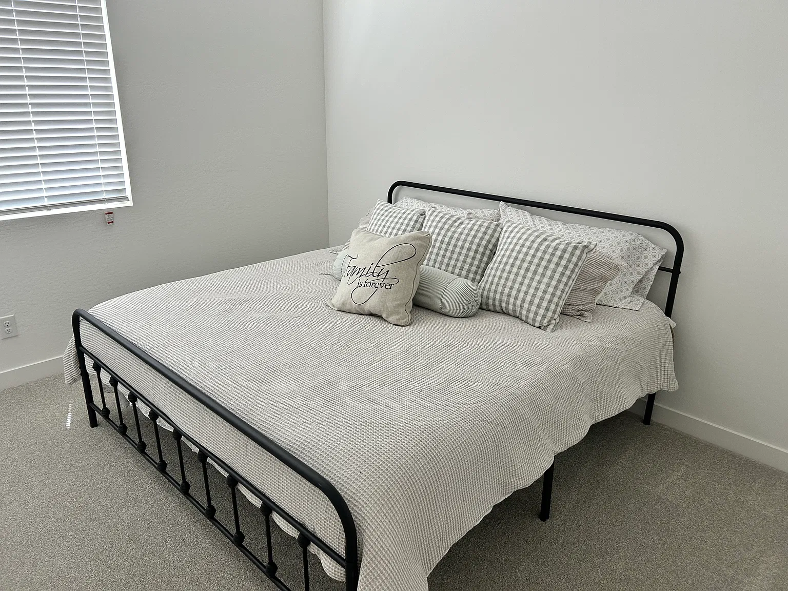 4 bed, 3146 sqft, $1,375 — Photo 2