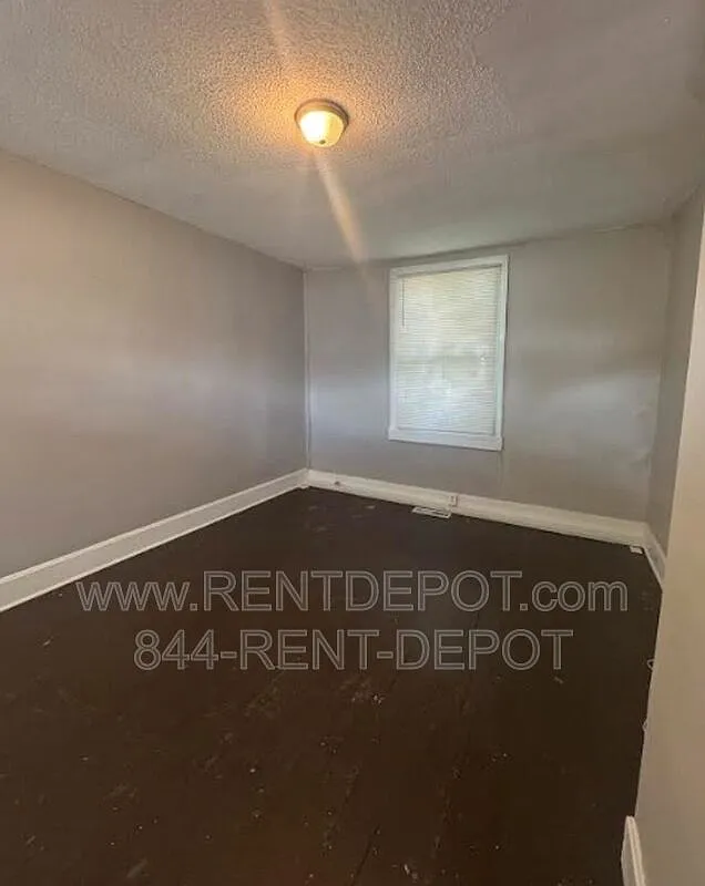 2 bed, 1.0 bath, 1584 sqft, $950 — Photo 2