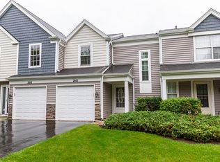 2010 College Green Dr, Elgin, IL 60123