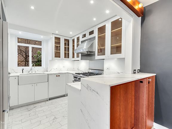 5th image of 411 E 53rd St
