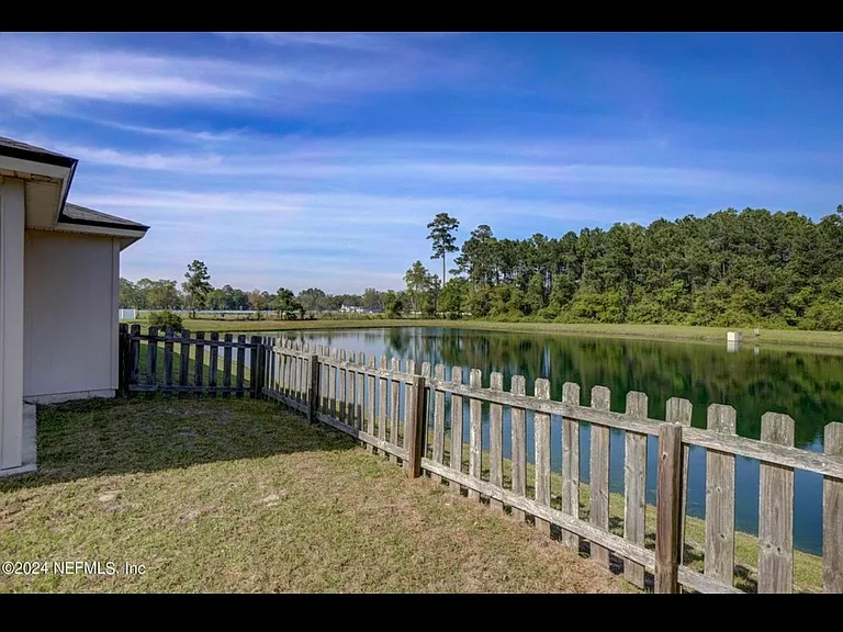 Round Table Rd — Photo 8
