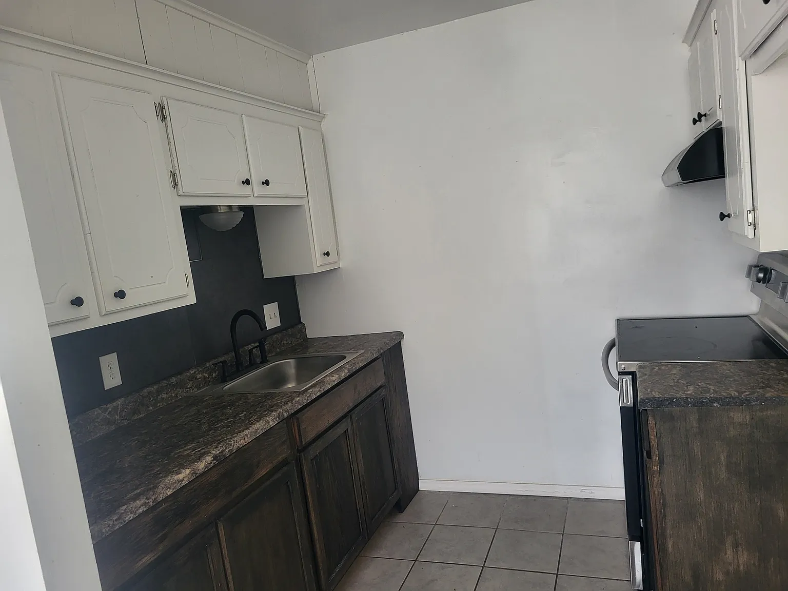 1 bed, 900 sqft, $695 — Photo 4