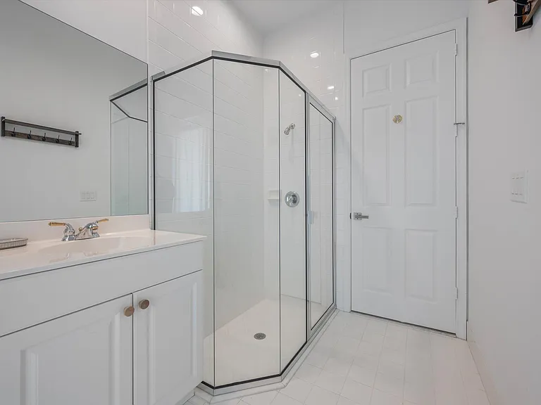 2920 Twin Oaks Way — Photo 25