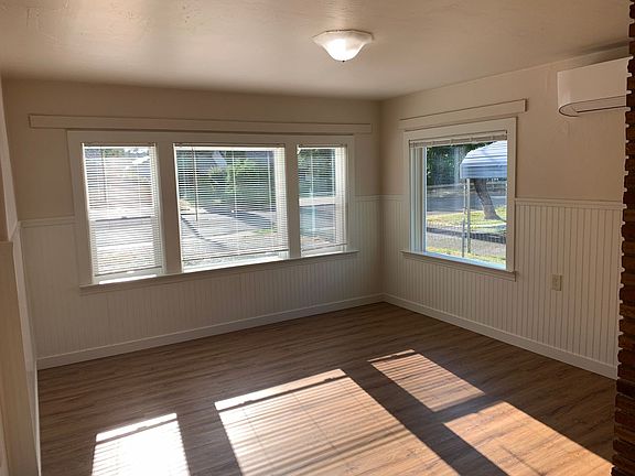 3rd image of 1537 Cloverlawn Dr Unit A & B