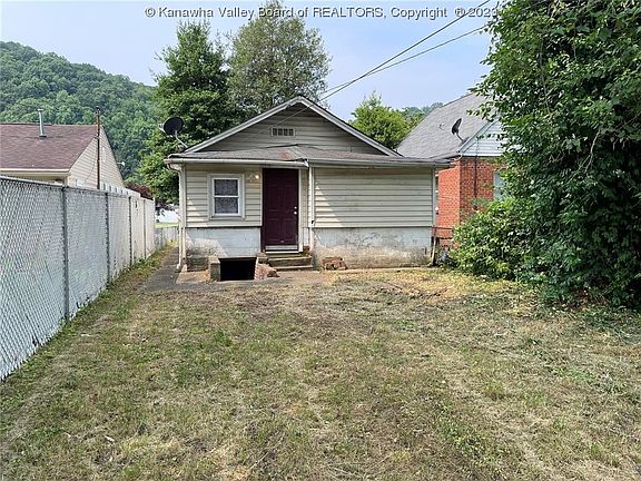 4th image of 4718 Washington Ave SE