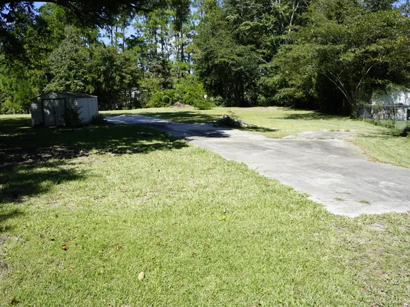 201 Canal St, Bonneau, SC 29431