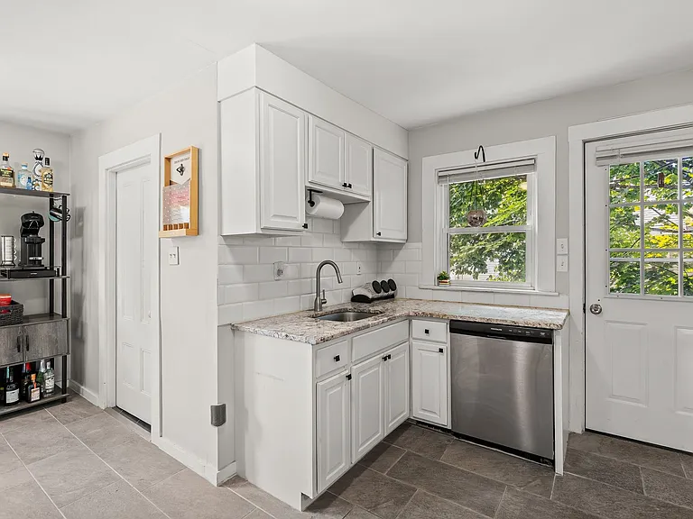 589 Willard St #2 — Photo 14