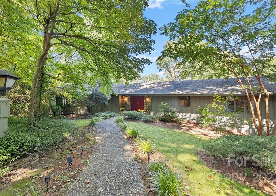 1st image of 304 Canterbury Way