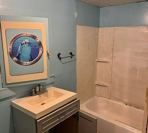 4th image of 2326 N Jefferson Avenue