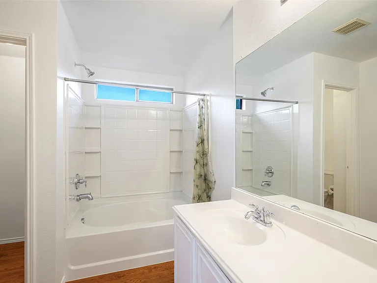 1001 Campbell Dr — Photo 8