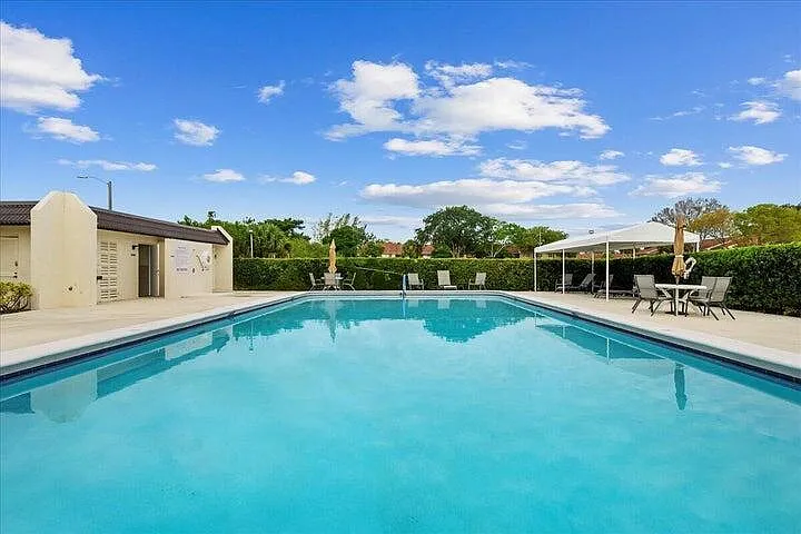 1 bed, 1.5 bath, 704 sqft, $1,250 — Photo 4
