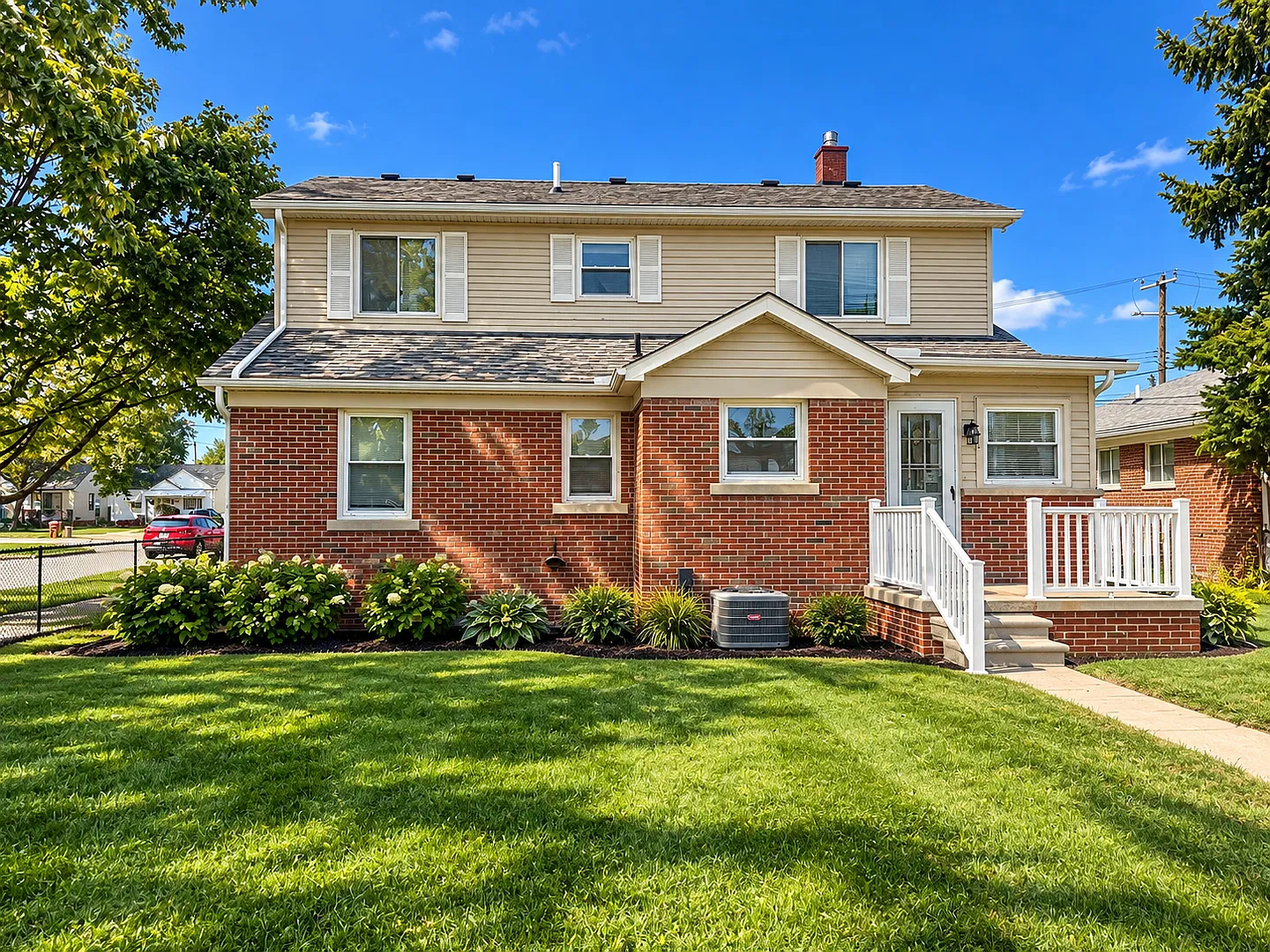 Beautiful 5 Bedroom Home In St Clair Shores — Photo 1
