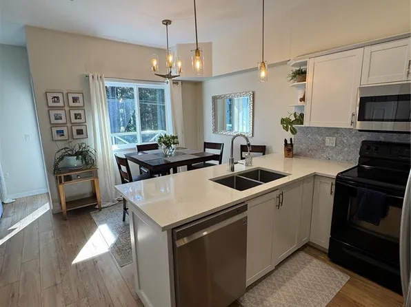 360 Goldstream Ave #409, Colwood, BC V9B 2W3
