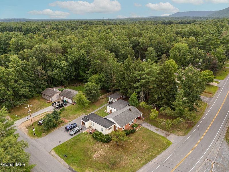 2nd image of 31 Spier Falls Road