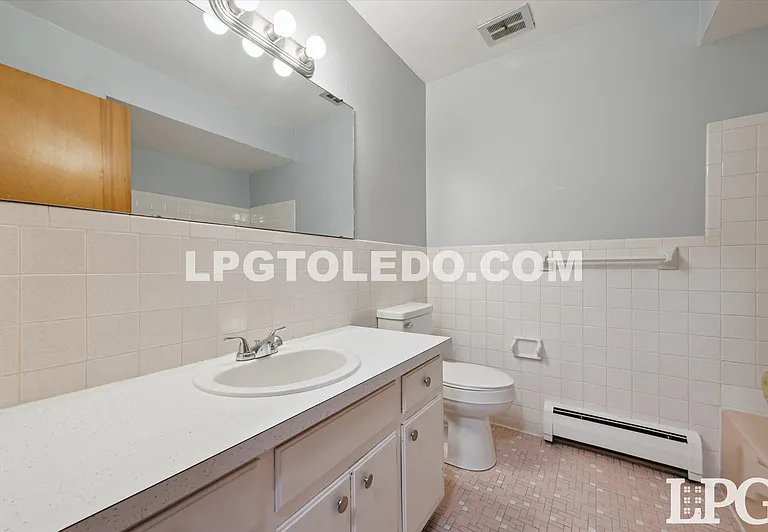 3310 Arlington Ave #8 — Photo 13