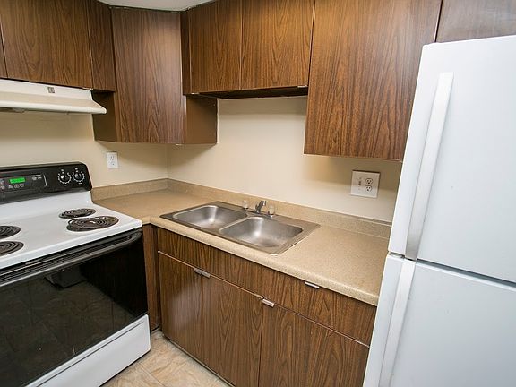 5th image of 2424 S York St APT 104