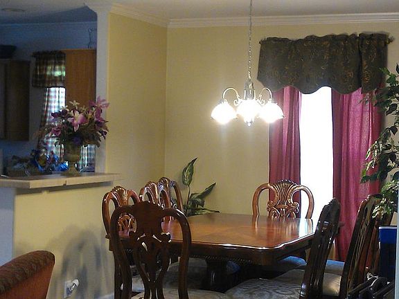 4th image of 1531 De Soto St