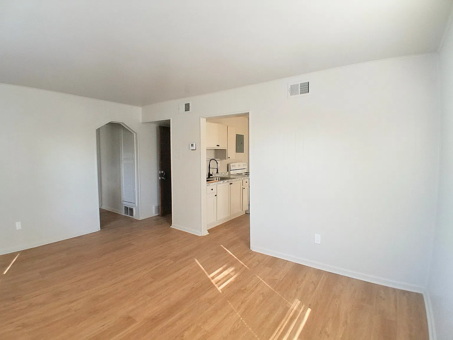 1 bed, $950 — Photo 3
