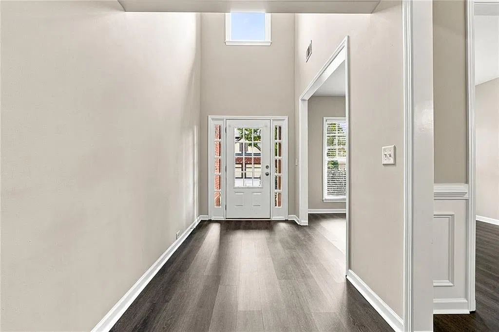 4 bed, 2.5 bath, 2814 sqft, $2,600 — Photo 3