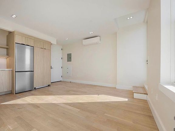5th image of 1080 Rogers Ave #Penthouse