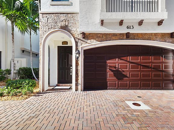 3rd image of 613 Windward Circle N
