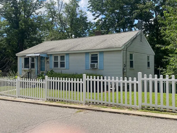 19 Blossom St, Clinton, MA 01510