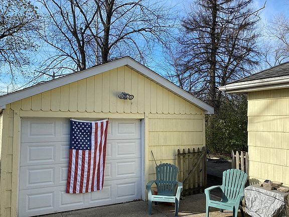 4th image of 1140 Beach Ave