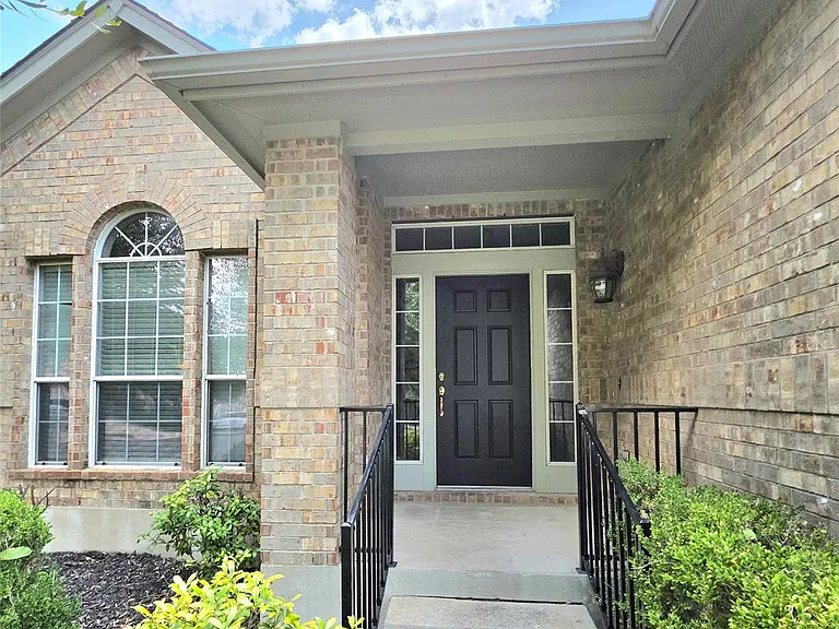 2215 Conway Cv — Photo 2