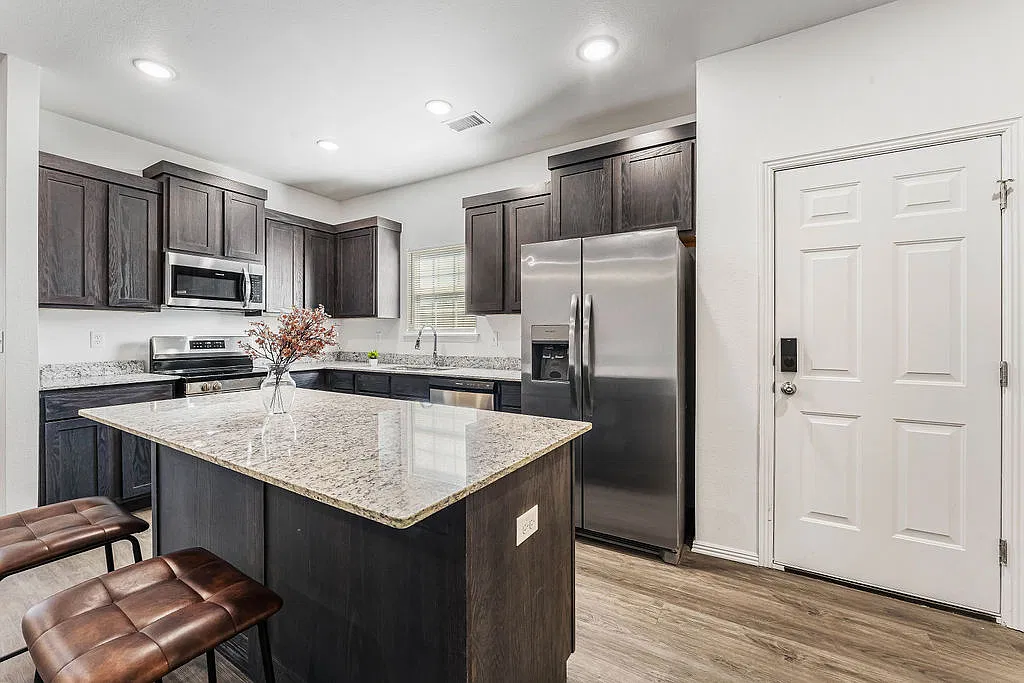 1094 S Benchmark Ln — Photo 1