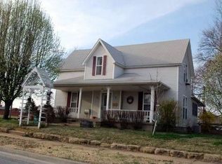 1226 W Cherry St, Nevada, MO 64772