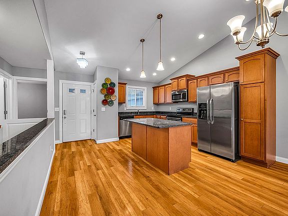 4th image of 632 Bittersweet Ave