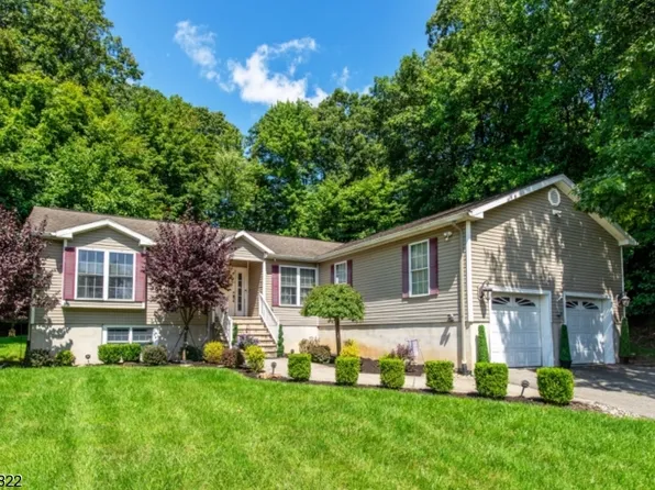 397 Riverview Dr, Totowa Boro, NJ 07512