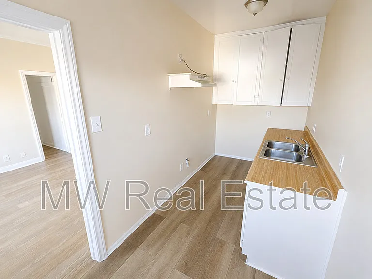 936 E 24th St #207 — Photo 7