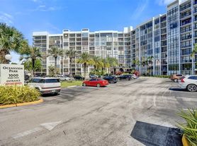 1000 Parkview Dr