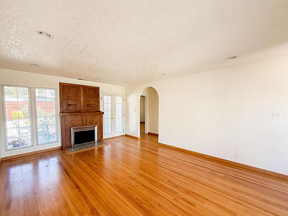 4th image of 21984 Orange Ave