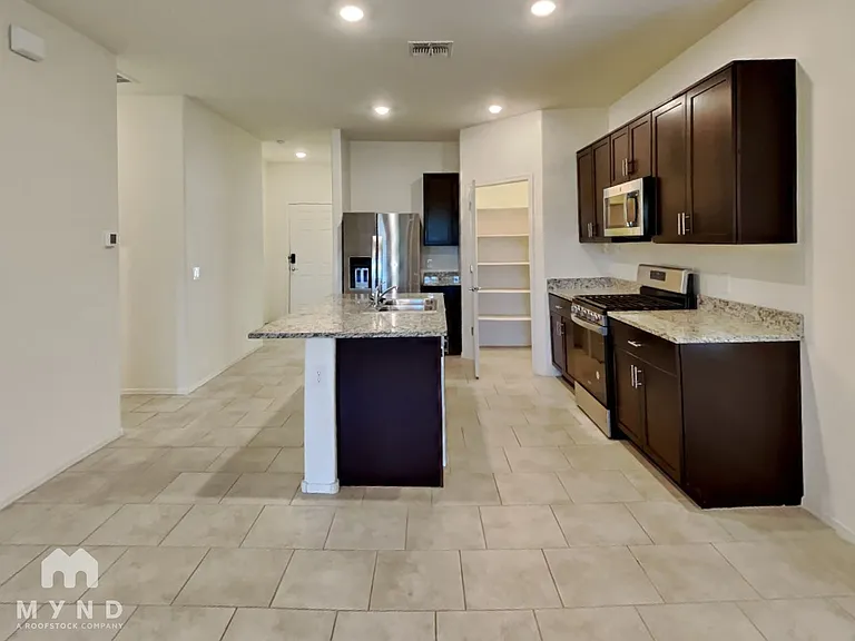 2549 E Calle Palta — Photo 2
