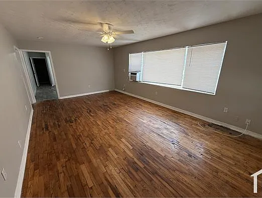 3 bed, $2,000 — Photo 4