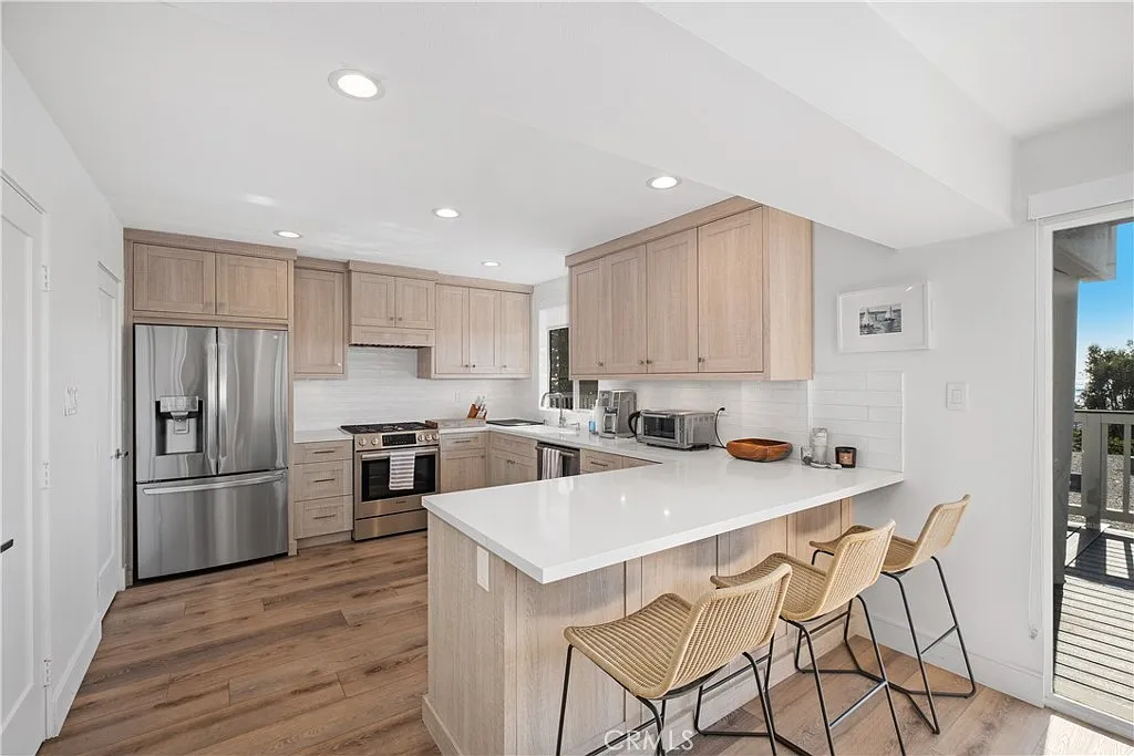 3 bed, 1410 sqft, $9,500 — Photo 4