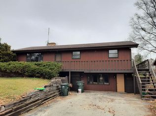 8636 Richardson Rd, Spring Grove, IL 60081