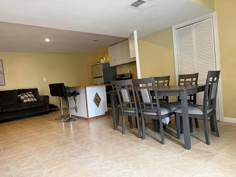 14696 Stratford Dr — Photo 3