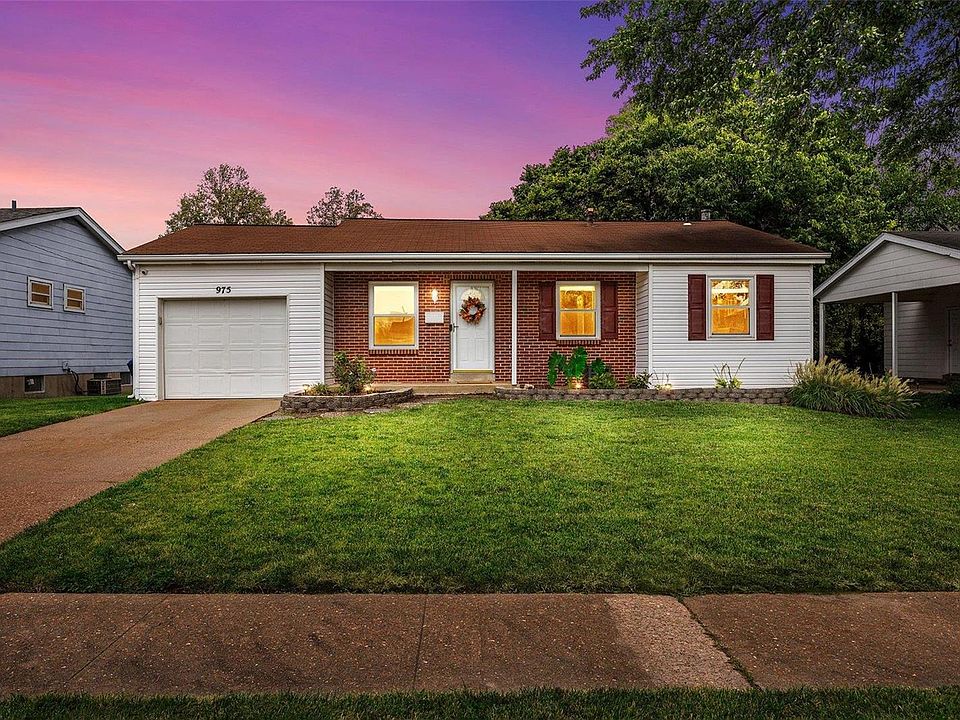 1st image of 975 Thompson Dr
