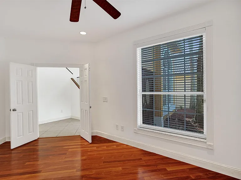 10902 Tamoron Ln — Photo 24