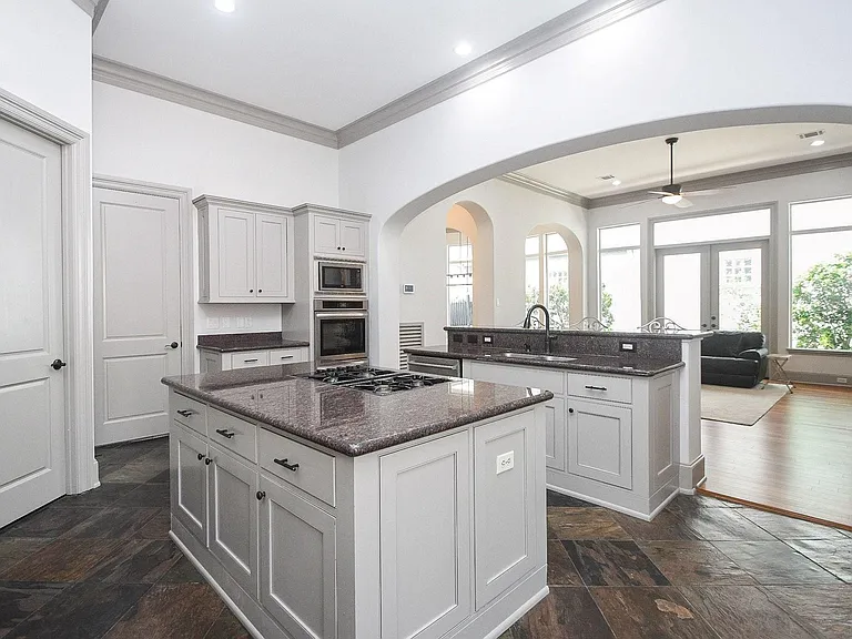 2702 Tudor Mnr — Photo 13